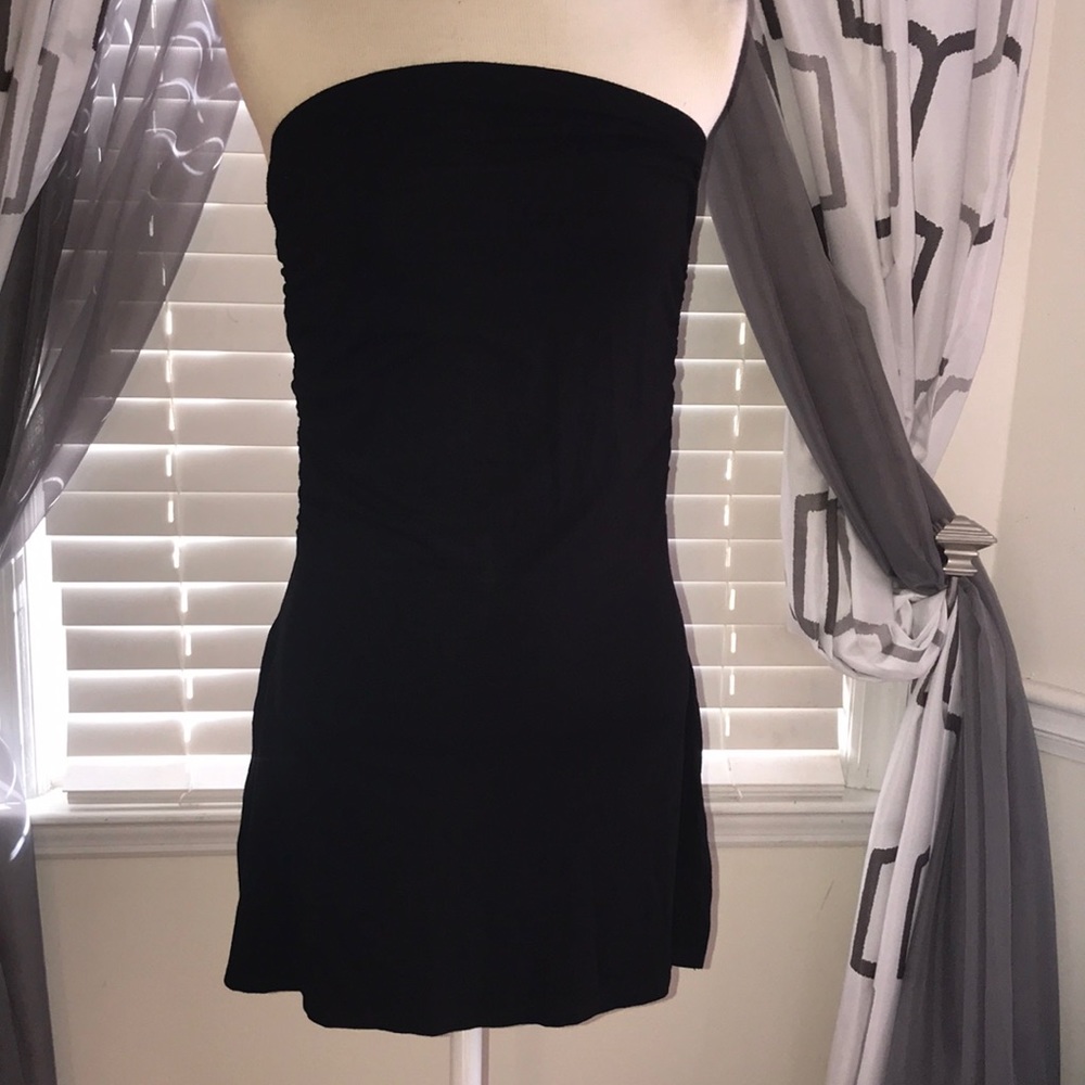 🌸 4x20 🌸 NEWPORT NEWS STRAPLESS TOP SZ M